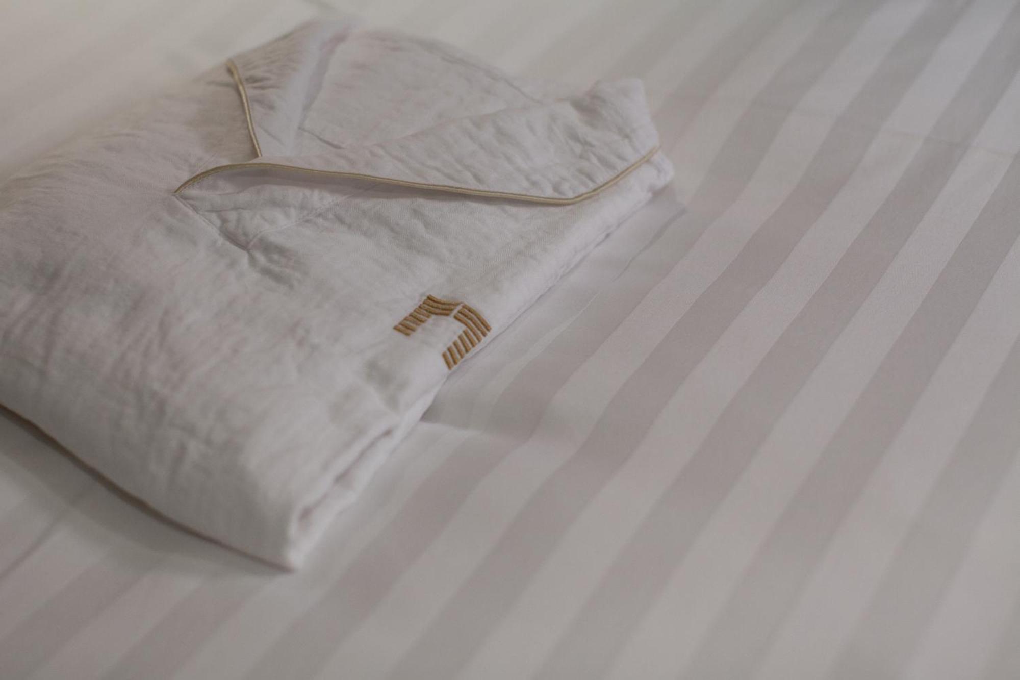 The Gate Hotel Tokyo By Hulic Exterior foto A folded bathrobe